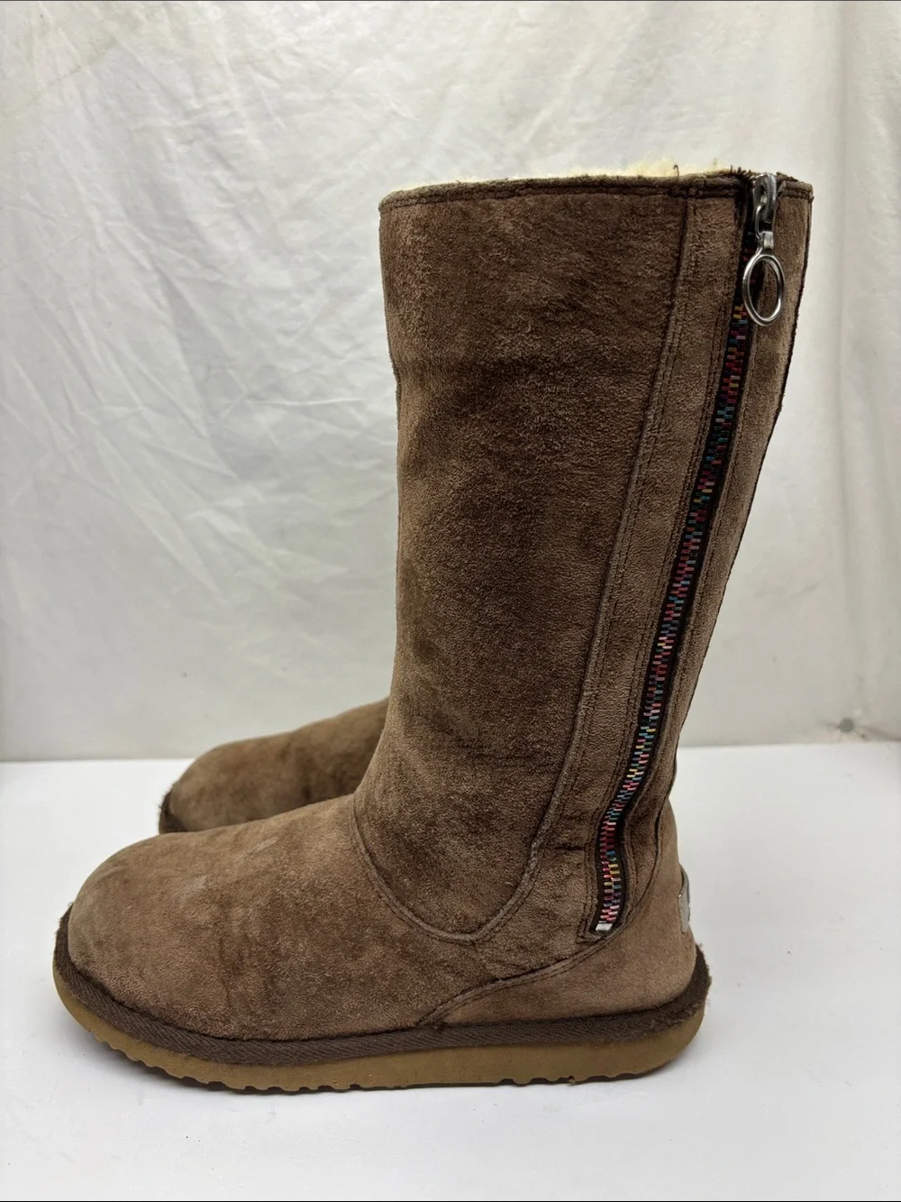 UGG zippered boots for big girl SZ 4, box 1G